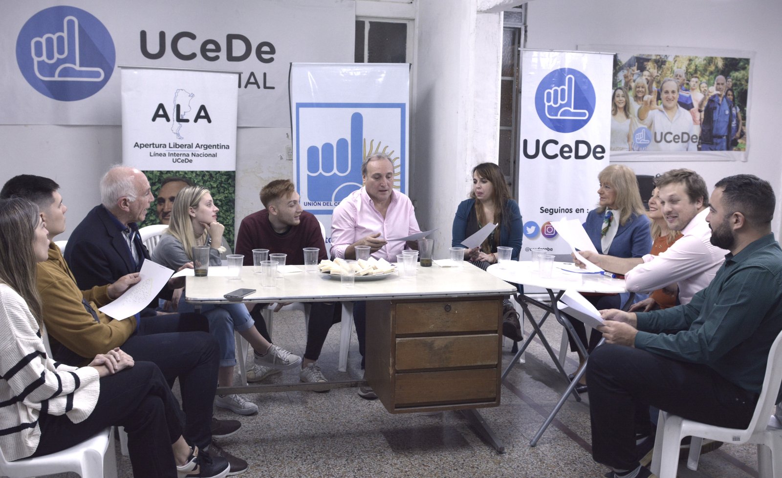 foto ucede trabajando